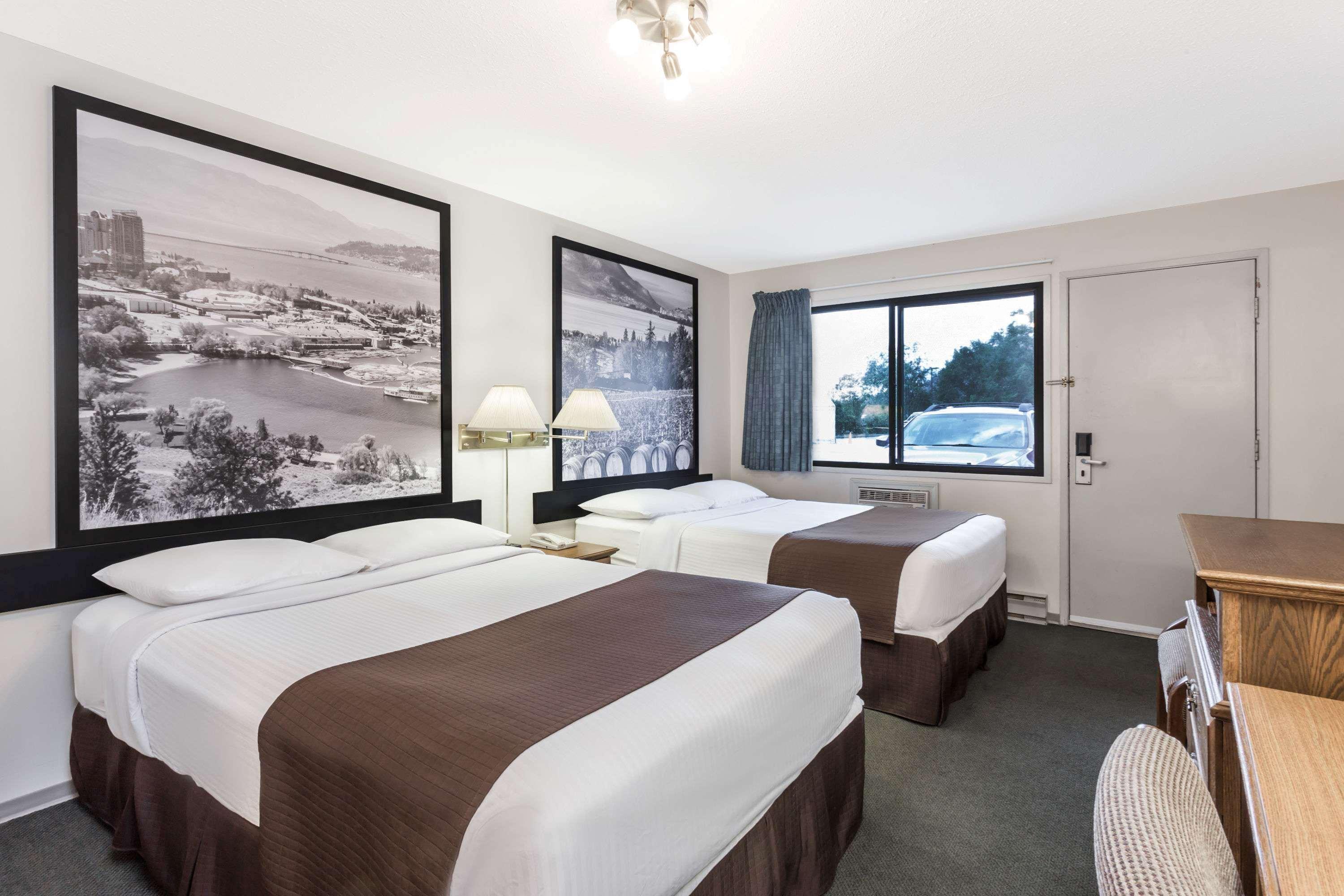 Super 8 By Wyndham Kelowna Bc Exterior foto