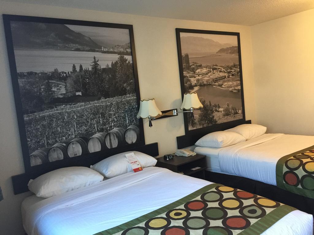 Super 8 By Wyndham Kelowna Bc Exterior foto
